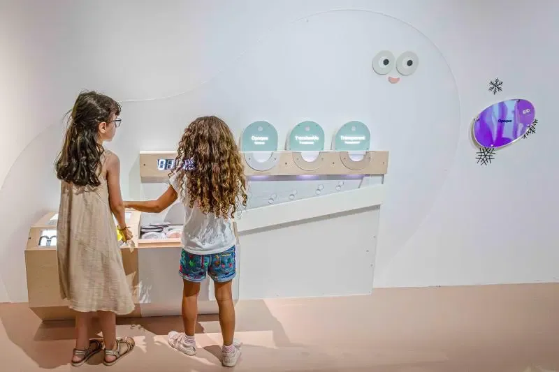 Installation view of Transparence