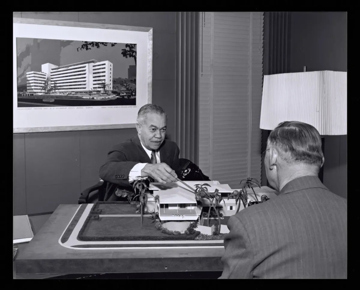 Julius Shulman, Paul R. Williams portrait (1204-2), 1952