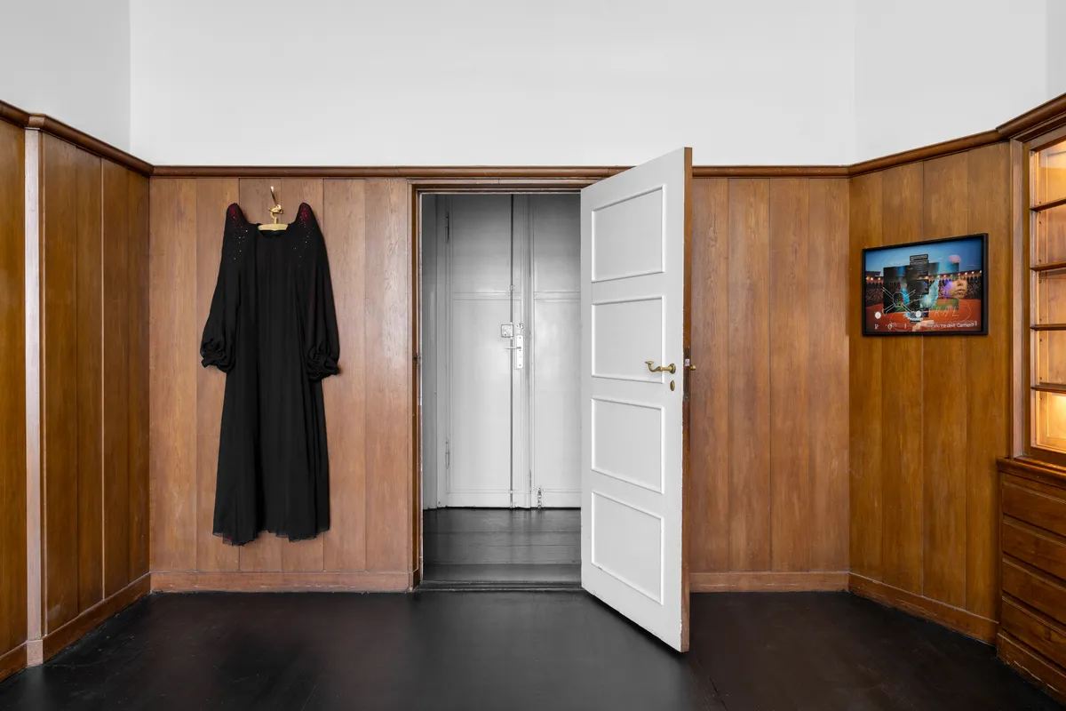 Installation view of Wu Tsang: Μέτοικε (Metoike)
