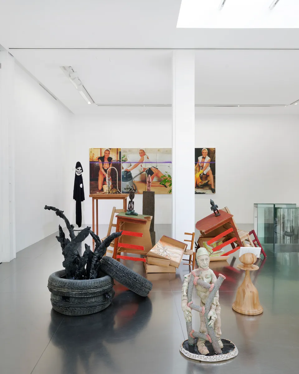 Installation view of Mes Dalton