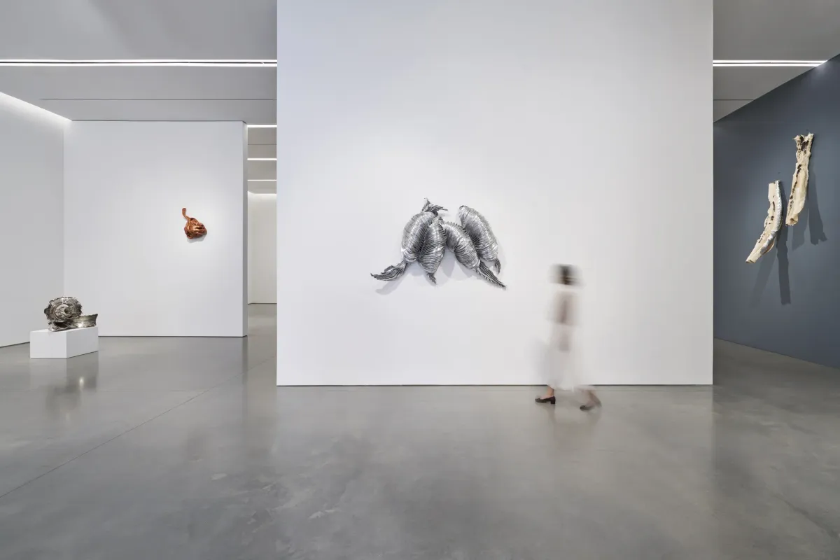 Installation view of Lynda Benglis: KNOTTING, TYING, FOLDING