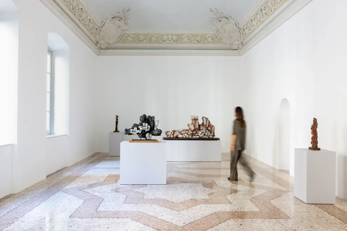 Installation view of Leoncillo: Perché più bruci