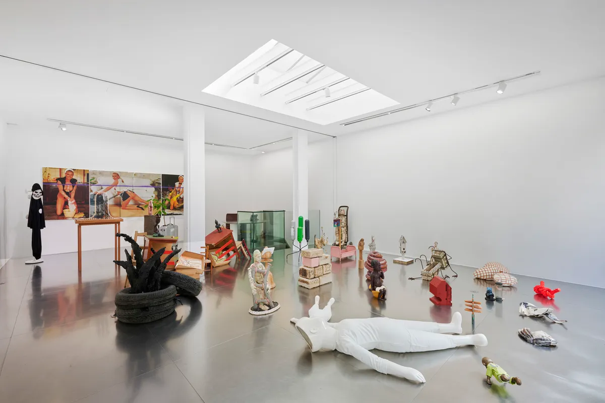 Installation view of Mes Dalton
