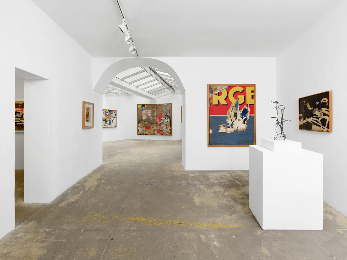 Installation view of Jacques Villeglé: le flâneur